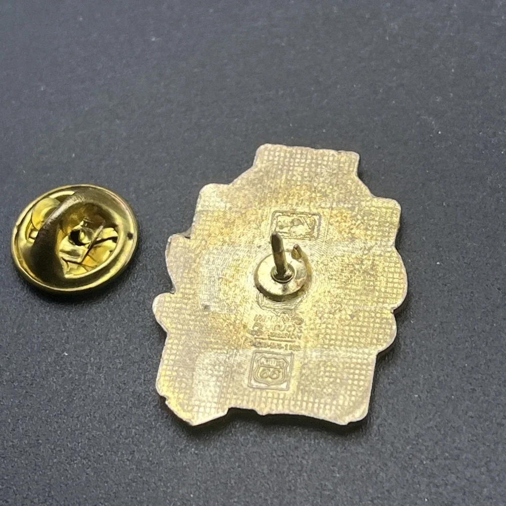 Kansas‎ City Royals Catch The Thrill 1990 MLB Baseball Lapel Hat Pin